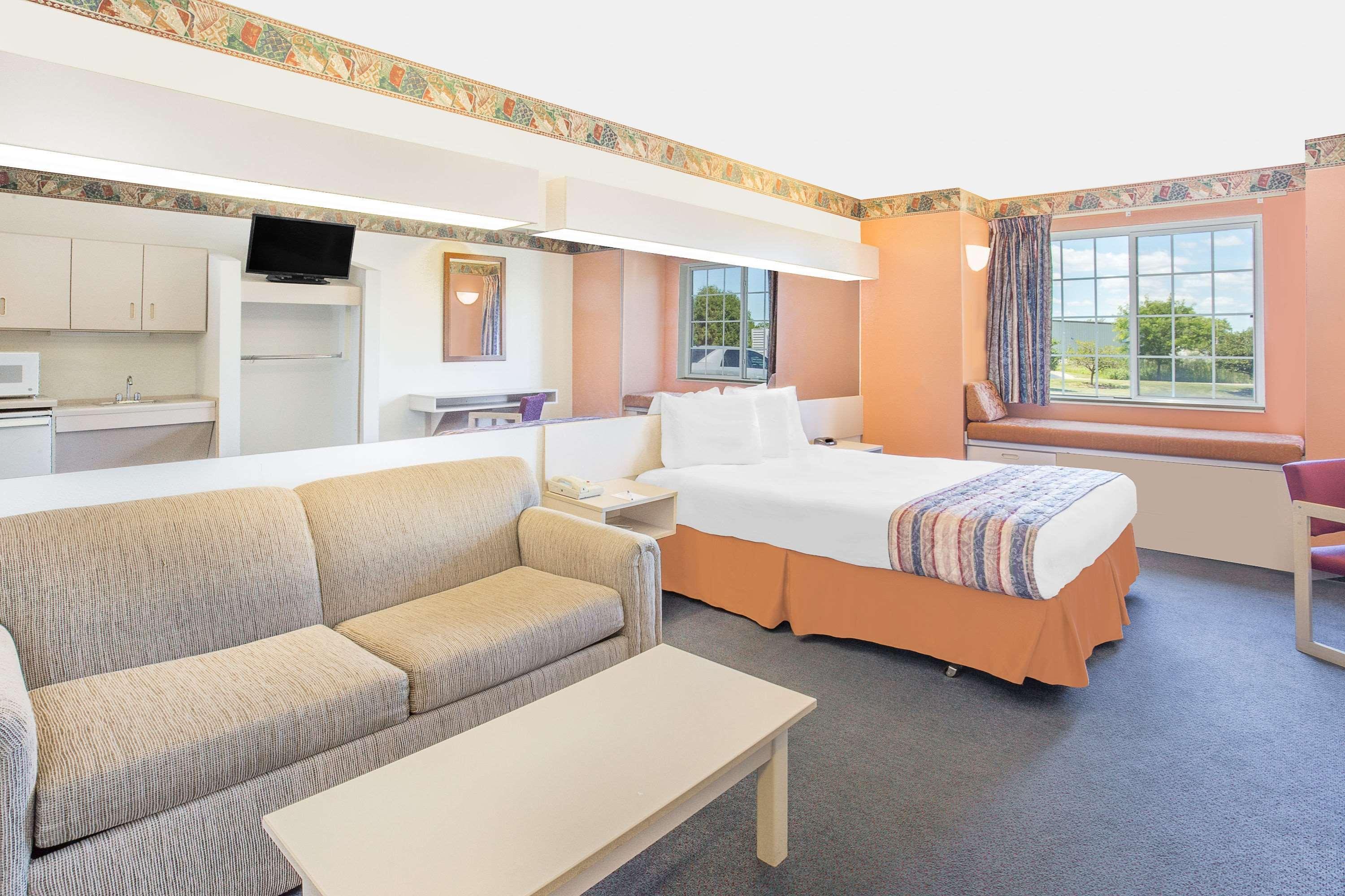 Microtel & By Wyndham Fond du Lac